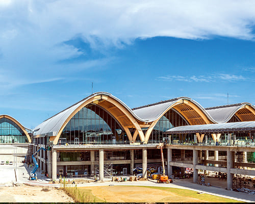 Flughafenterminal ganz aus Holz